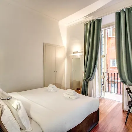 Bernini Near The Trevi Fountain - 4 Bedroom Rome