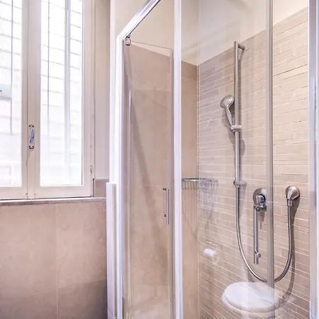 Bernini Near The Trevi Fountain - 4 Bedroom Apartment *