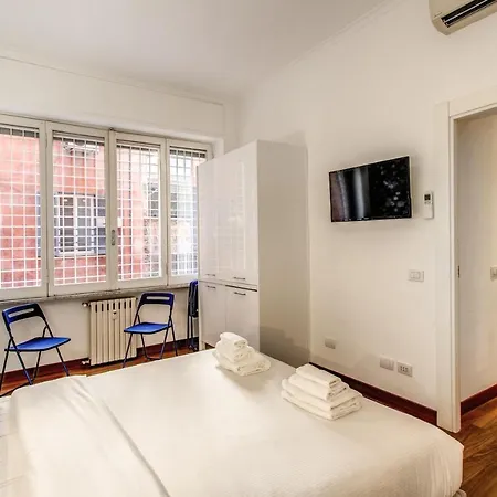 Bernini Near The Trevi Fountain - 4 Bedroom Apartment Rome