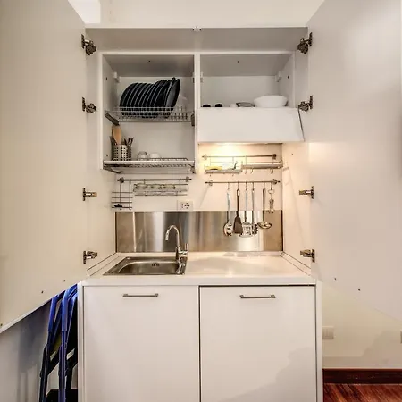Apartment Bernini Near The Trevi Fountain - 4 Bedroom