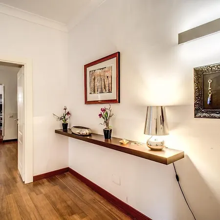 Bernini Near The Trevi Fountain - 4 Bedroom Apartment
