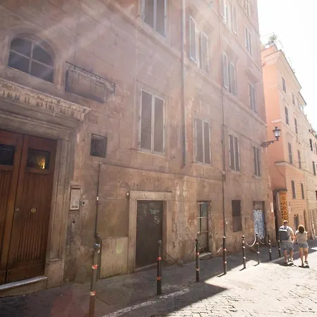 Bernini Near The Trevi Fountain - 4 Bedroom Rome