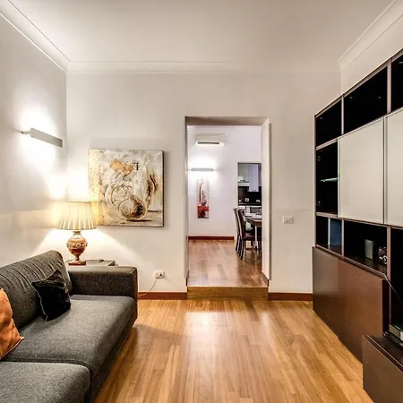 Bernini Near The Trevi Fountain - 4 Bedroom * Rome