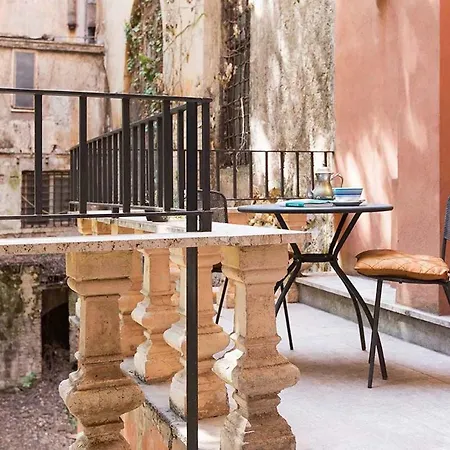 Bernini Near The Trevi Fountain - 4 Bedroom Apartment