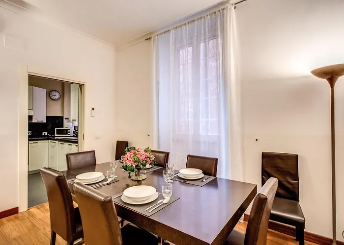 Bernini Near The Trevi Fountain - 4 Bedroom Roma