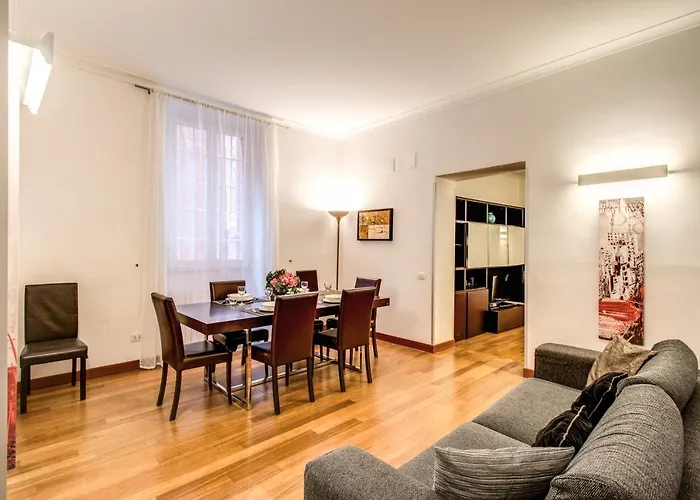 Bernini Near The Trevi Fountain - 4 Bedroom Daire