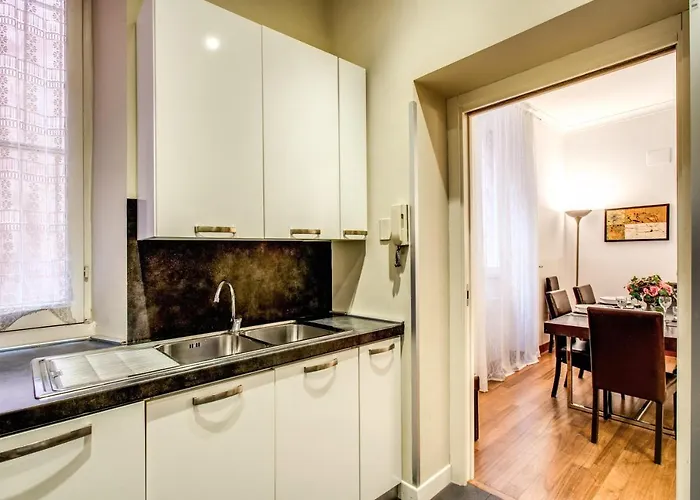 Daire Bernini Near The Trevi Fountain - 4 Bedroom *