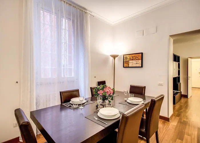 Bernini Near The Trevi Fountain - 4 Bedroom Daire