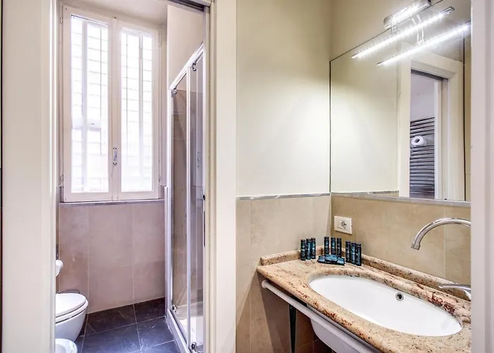 Daire Bernini Near The Trevi Fountain - 4 Bedroom Roma