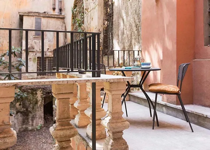 Bernini Near The Trevi Fountain - 4 Bedroom Daire